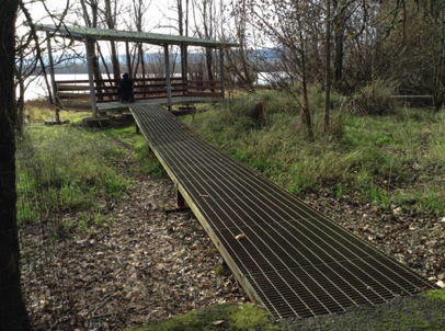 Metal grating and covered viewpoint at Smith Lake - no edge protection